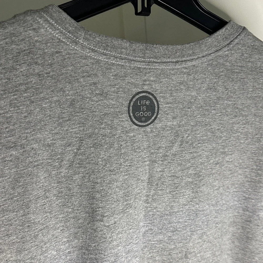 Life Is Good Gray Short-Sleeve Tee‎ with Yellow & Navy Graphic cornhole